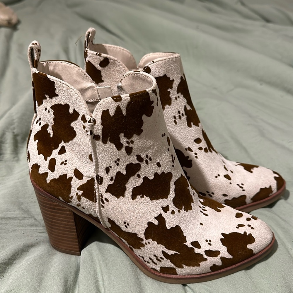 6.5 Mia boots worn once but bought wrong size. Super cute just